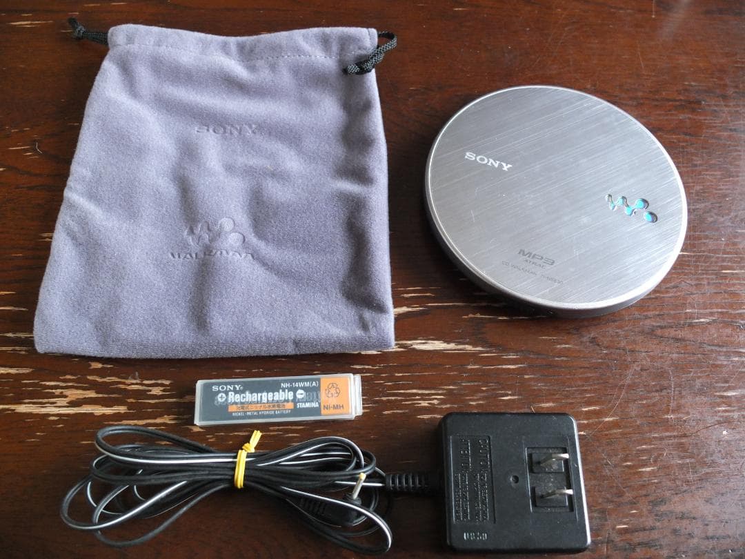 【ジャンク】SONY CD WALKMAN D-NE830 Sony D-NE830 Walkman Silver Portable CD Player MP3 ATRAC Boxed