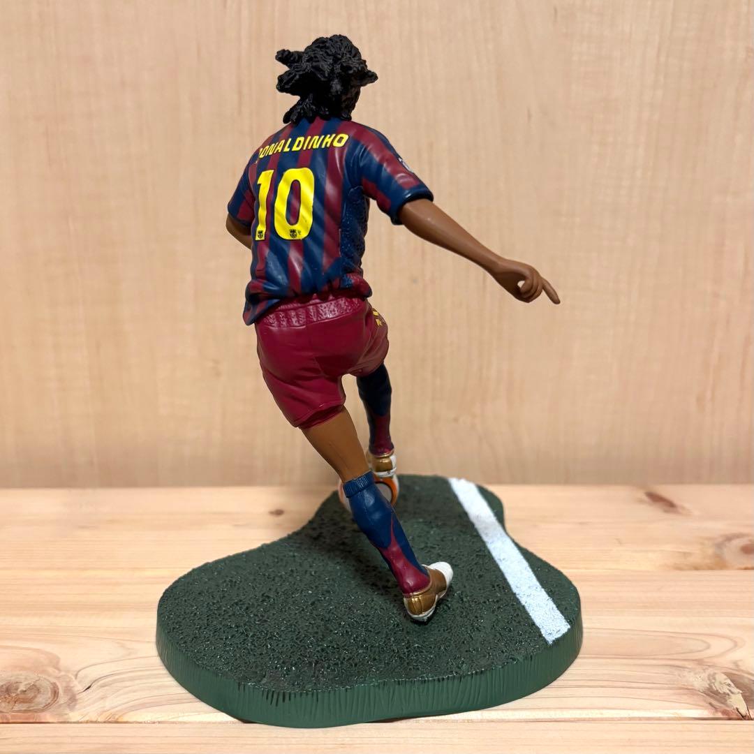 FTチャンプス バルセロナ ロナウジーニョ 6インチフィギュア - メルカリ