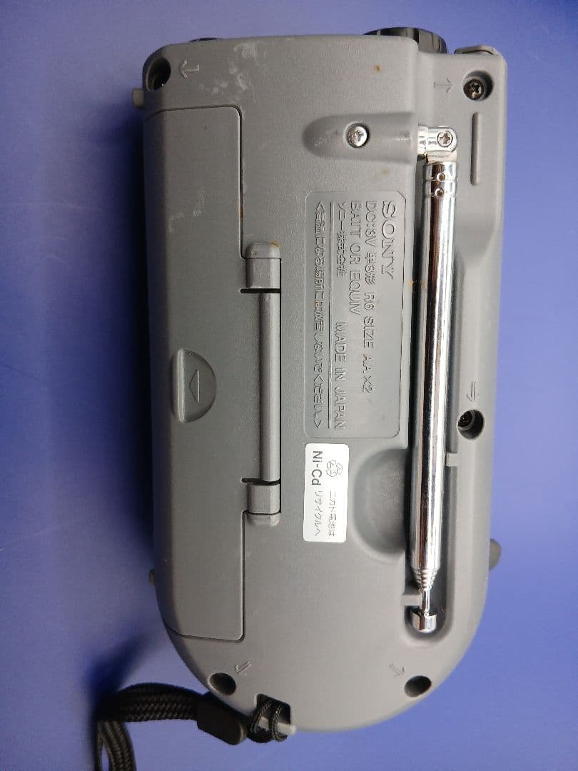 SONY Hand-crank Radio ラジオ 手回し発電機能付き - メルカリ