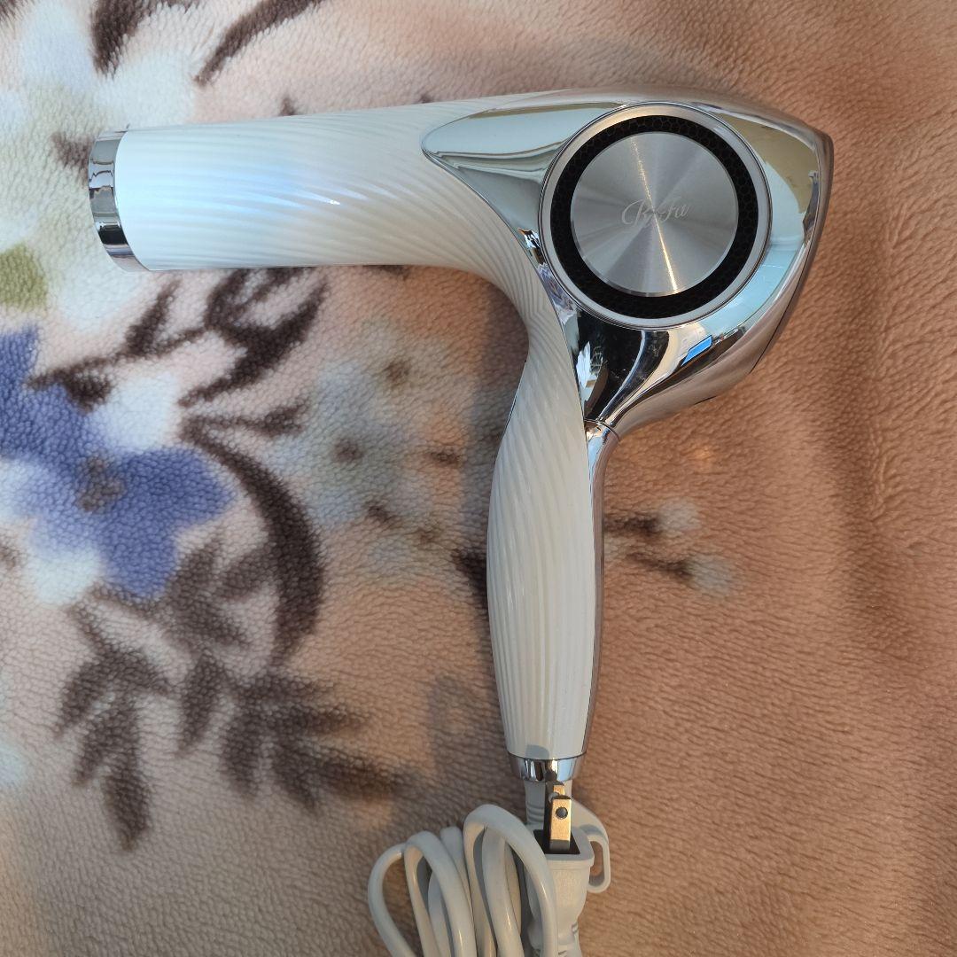 新品同様2022年製　ReFa BEAUTECH ドライヤー MTG、手のひらサイズでプロの仕上がりを目指した「ReFa BEAUTECH DRYER