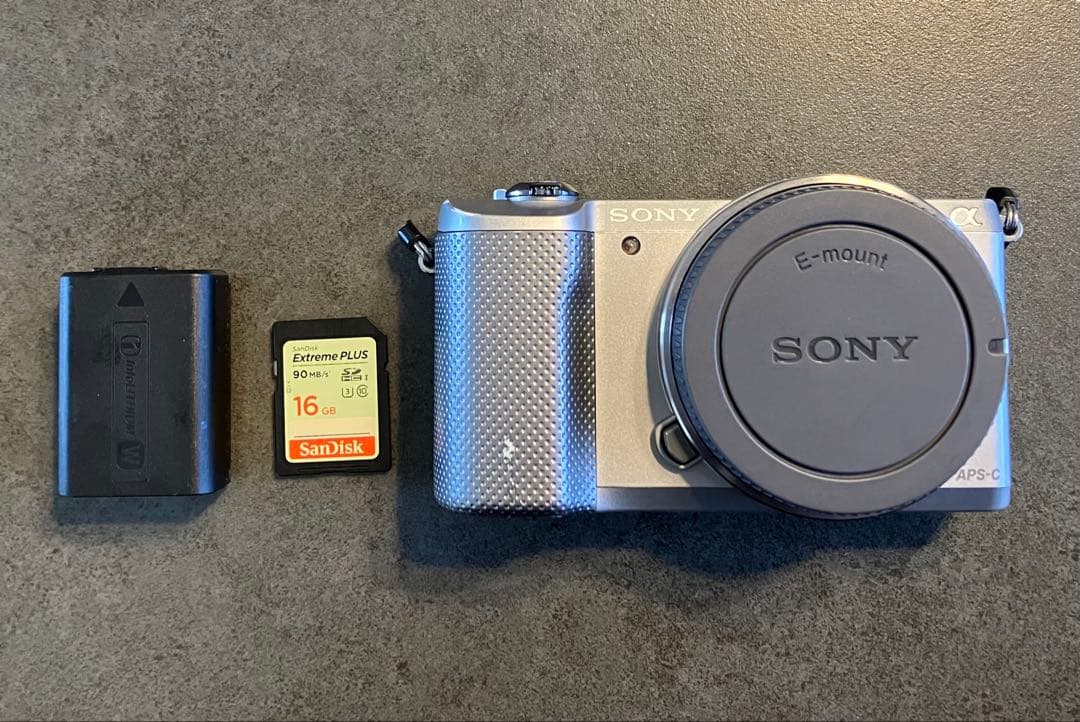 SONY α5000 ミラーレス一眼 本体 バッテリー付き Amazon | SONY α5000 パワーズームレンズキット(ホワイト／デジタル