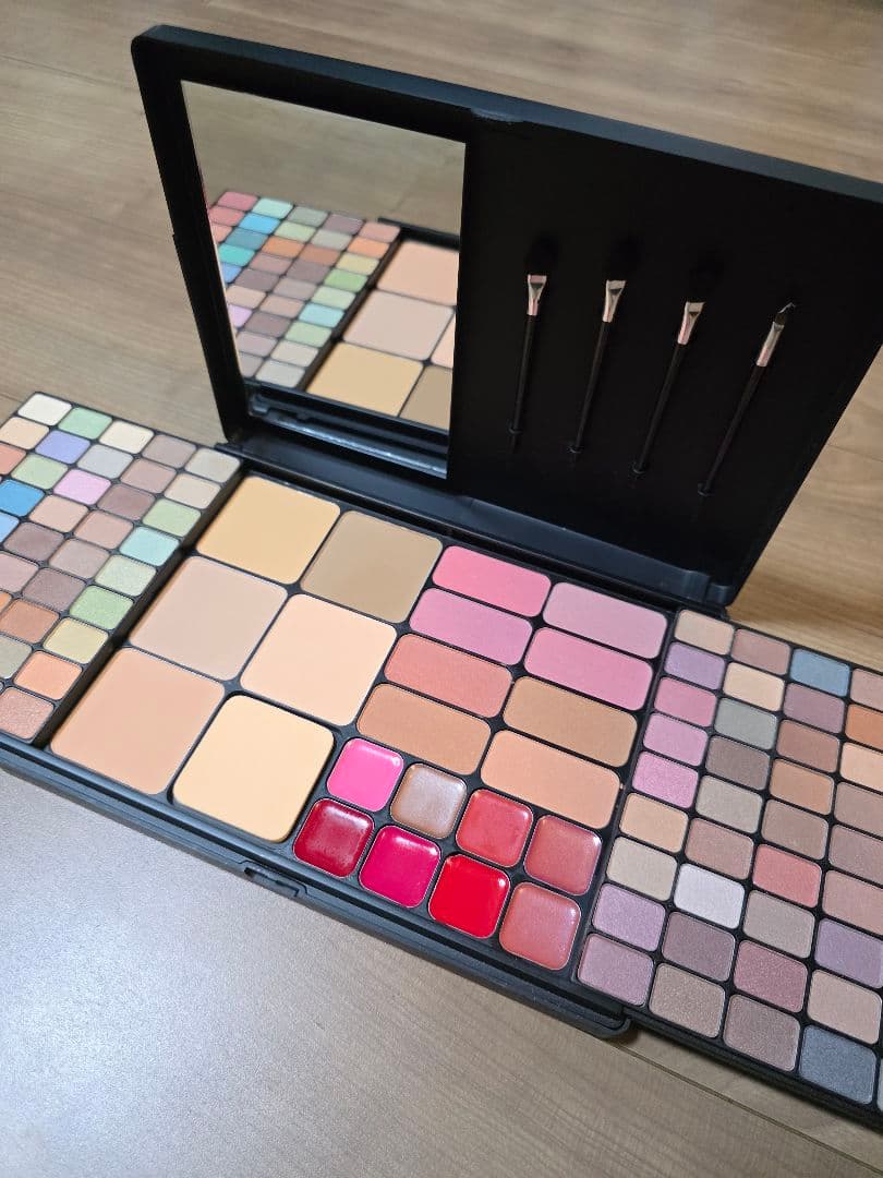 MAC メイクアップコレクション パレット M·A·C21年夏コフレ“8色パレット”入りアイメイクキット＆ツヤ肌叶う