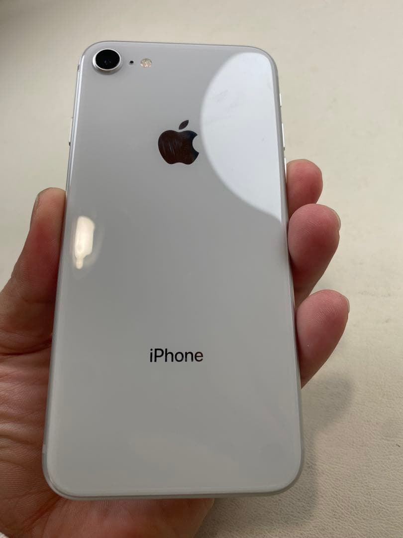 iPhone8 SIMロックあり