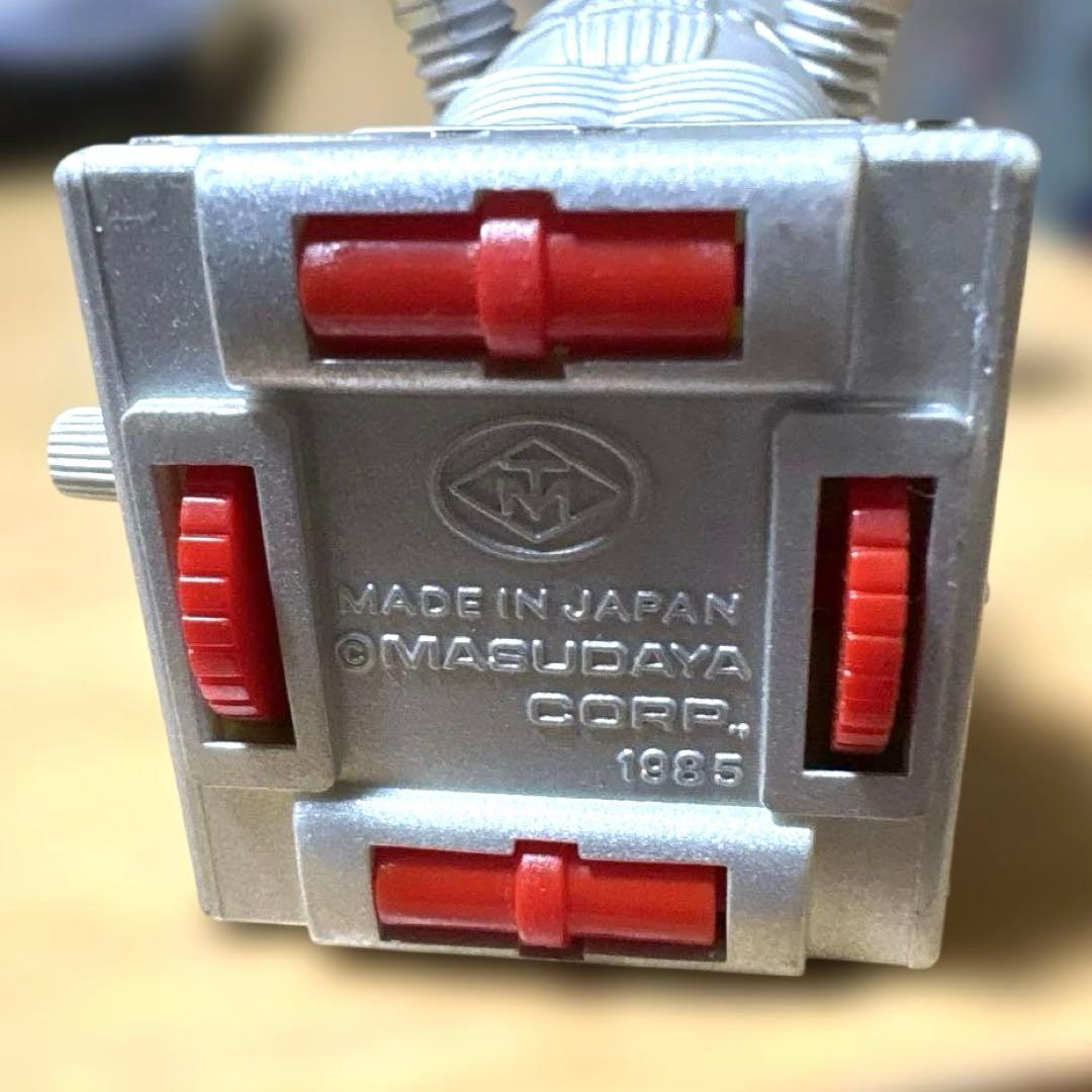 宇宙家族ロビンソン』に登場するロボット「フライデー」のゼンマイ