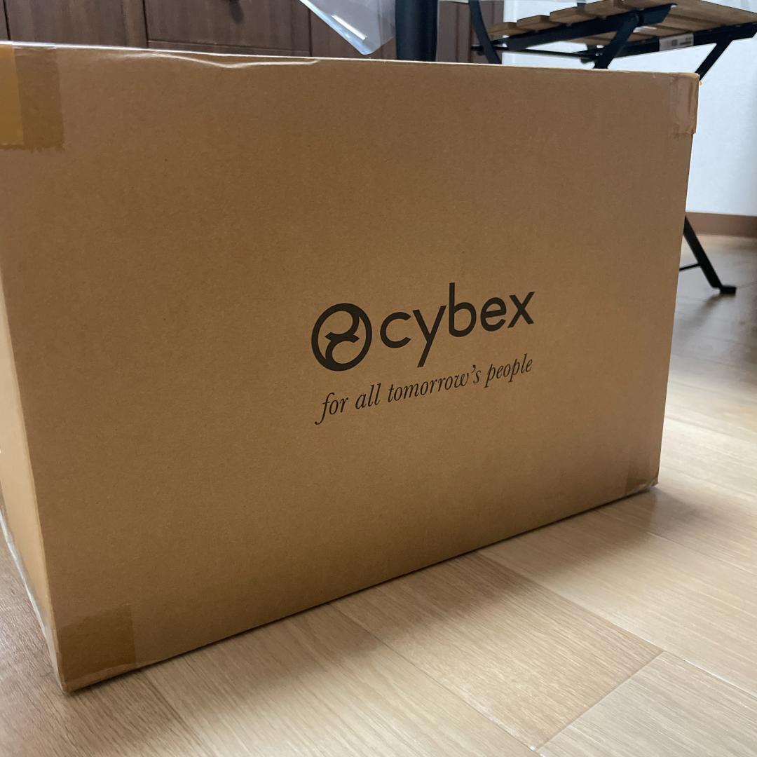 プロフ必須 新品・未使用＊ベビーキャリア「cybex」 《箱付き》白