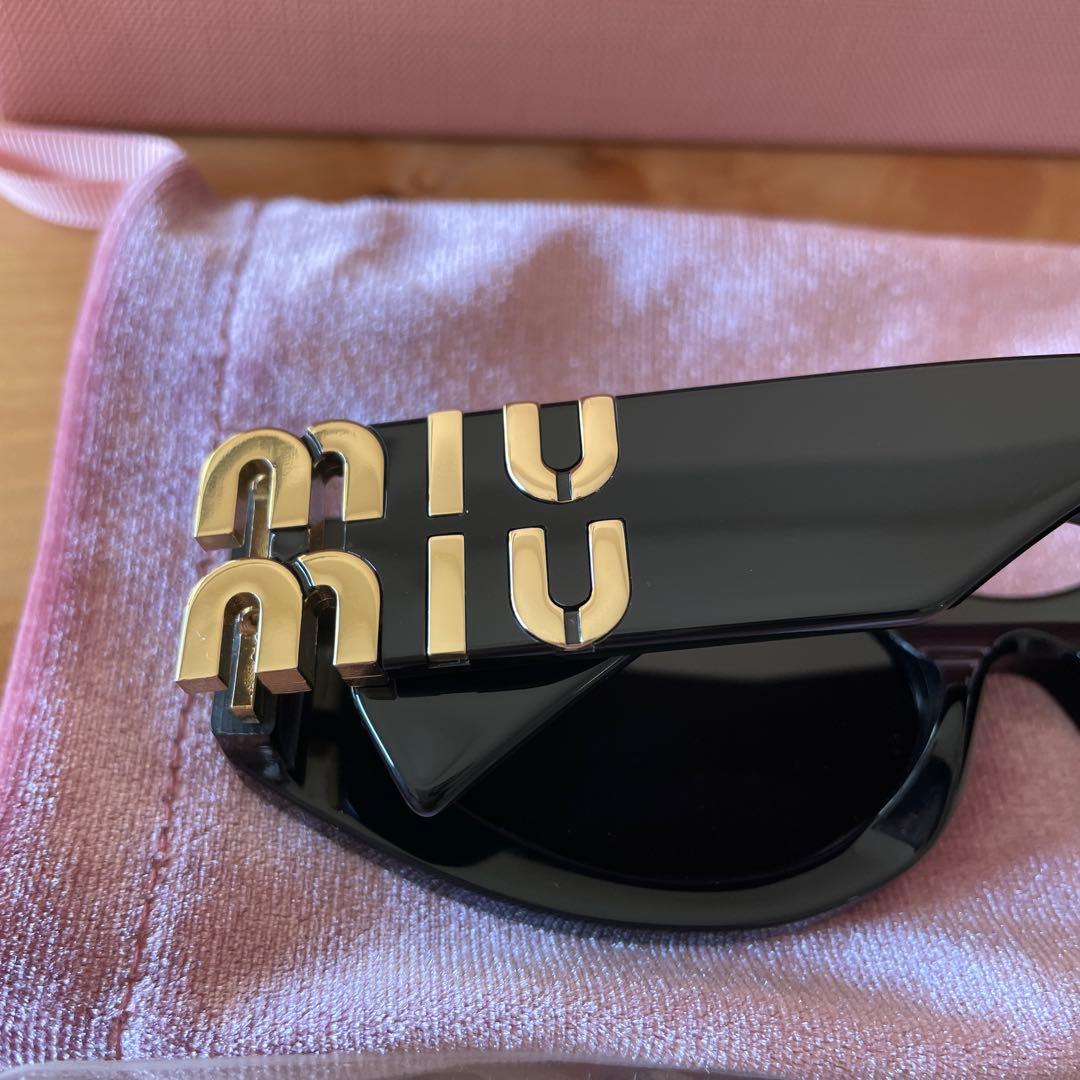 miu miu ブラック キャットアイサングラス - メルカリ