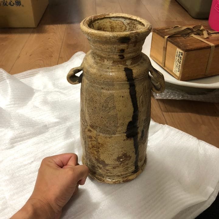 人間国宝◼️究極の古美術◼️蔵から凄い雰囲気の漂う花瓶の壺が出て来