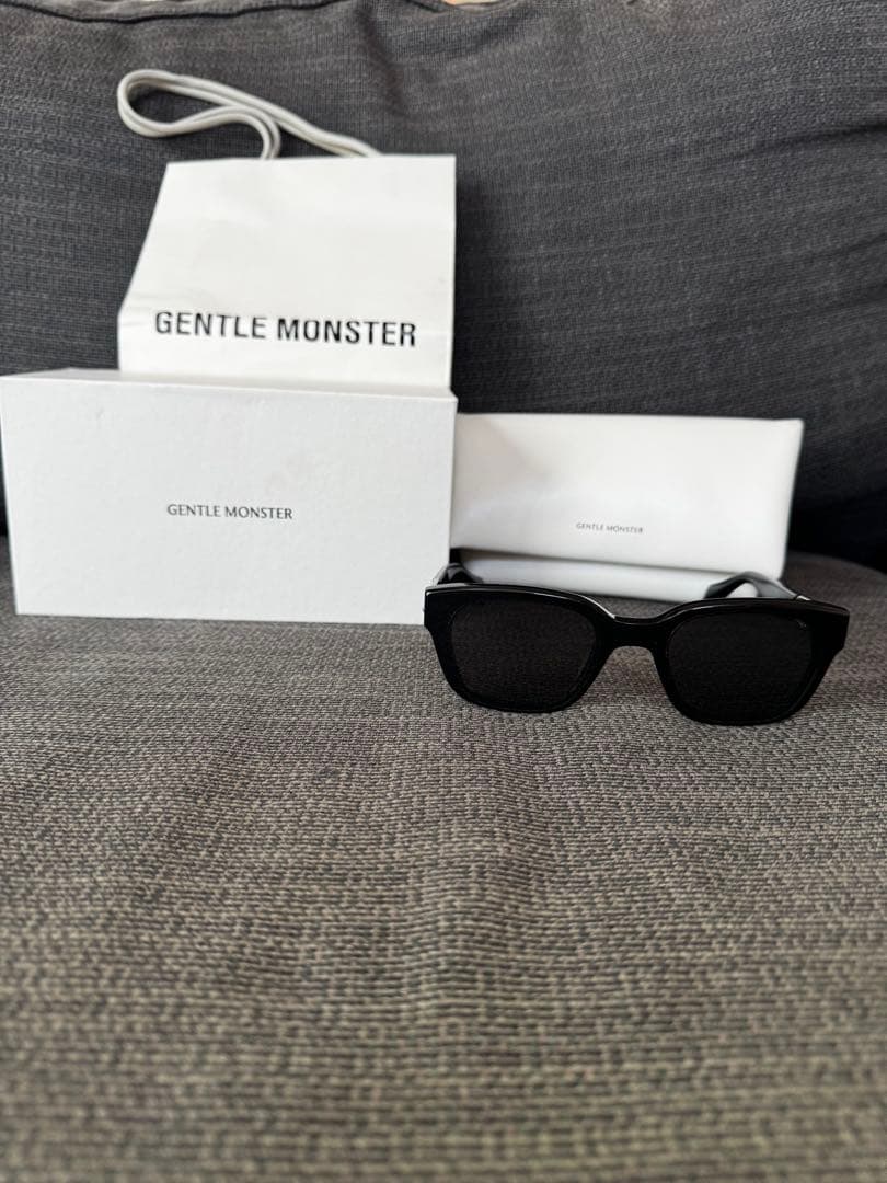 GENTLE MONSTER ブラックサングラス 人気アイウェアブランド「ジェントルモンスター」の夏サングラス