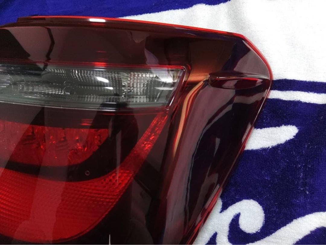 カローラ アクシオ WXB NZE161 右 テールライト - メルカリ