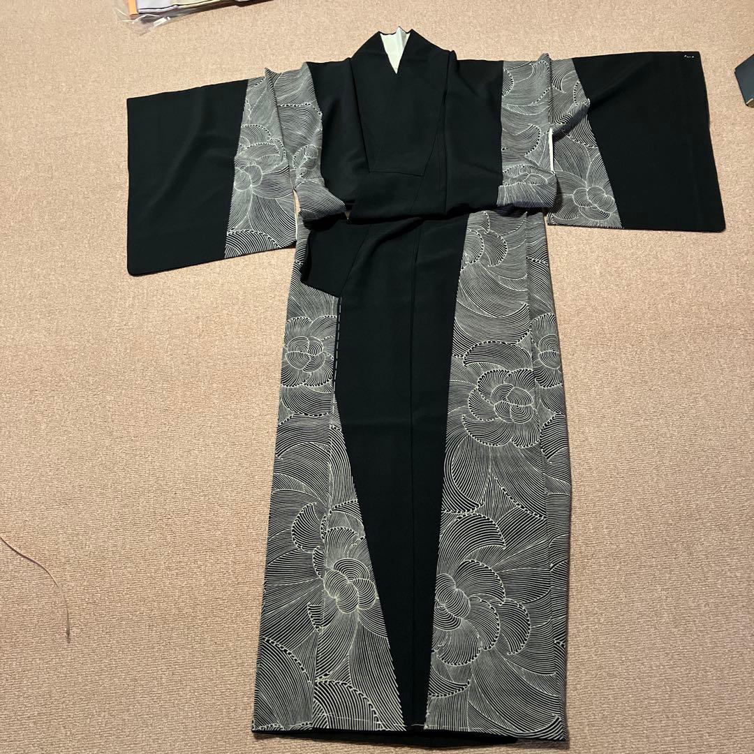 付下げ？ 袷 黒地 モダン柄 - メルカリ