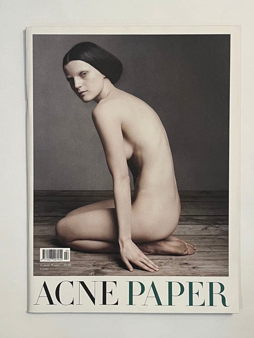 ACNE PAPER issue7 アクネペーパー　purple dutch アクネ ペーパーの新刊は、ファンタジーなコレクションを持つ家が