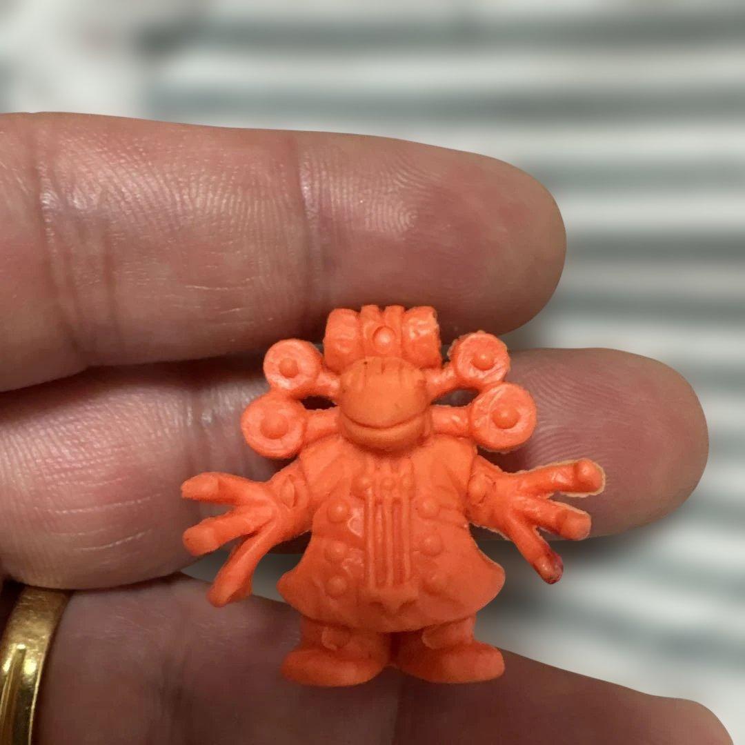 ウルトラ怪獣 消しゴム オレンジ ギーゴン ポピー 当時物 - メルカリ