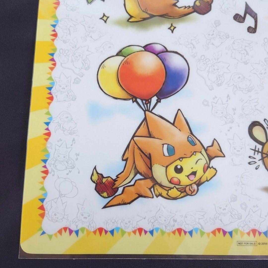 メガリザードンYのポンチョに身を包んだピカチュウ クリアポスター