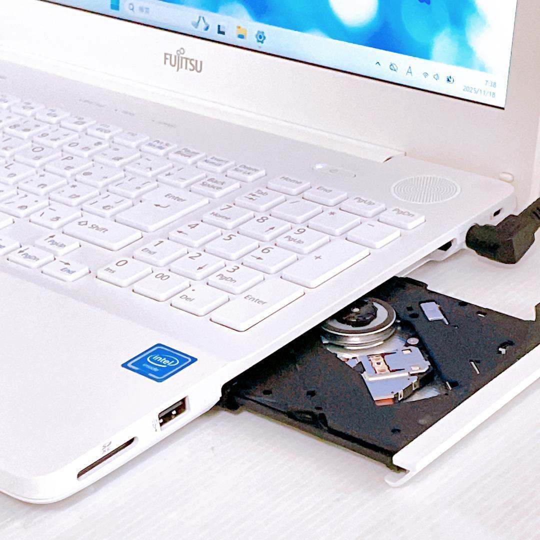 富士通 Windows11 ノートパソコン 大画面でYouTube ノートPC