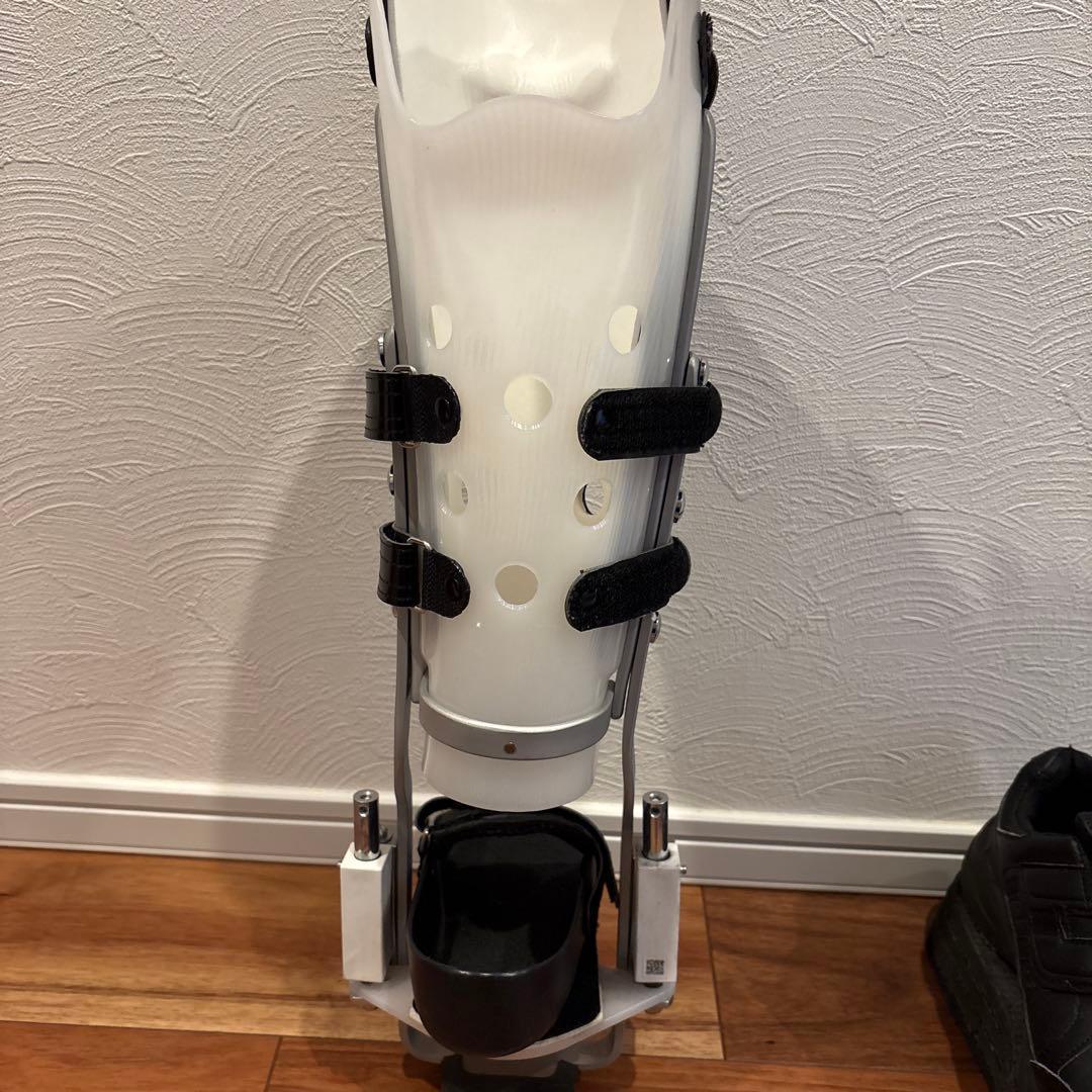下肢装具　装具　右足　脛骨　腓骨　PTB装具　免荷装具　骨折　荷重　24.0cm