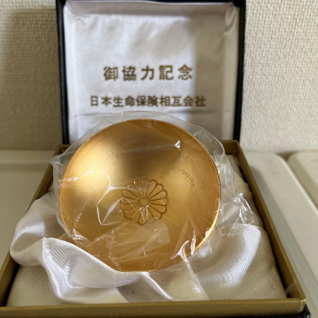 菊御紋＊ 昭和四十六年 天皇皇后両陛下御訪欧記念 金杯 銘杯“月光