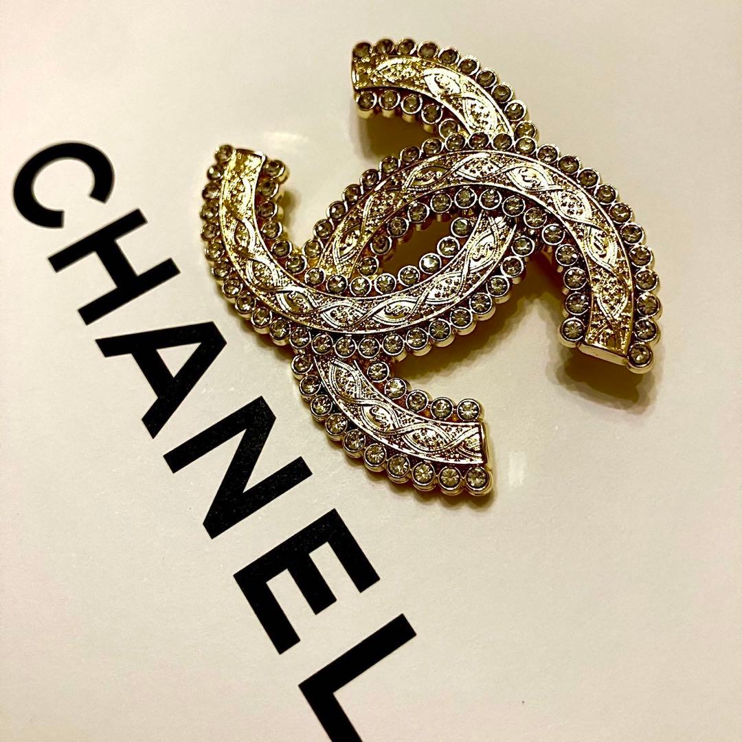 CHANEL CCロゴ ゴールド クリスタルブローチ ノベルティ - メルカリ