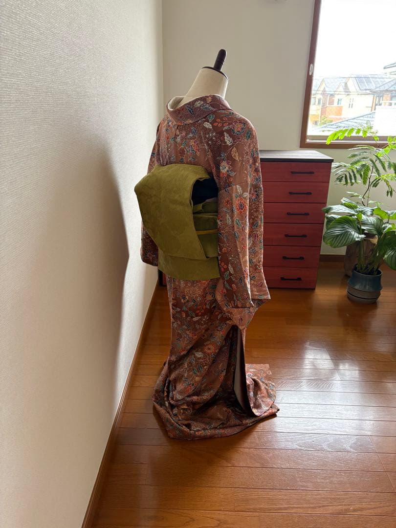 ❤️落ち着いた花文様 正絹縮緬小紋 超美品 新品畳紙付き - メルカリ