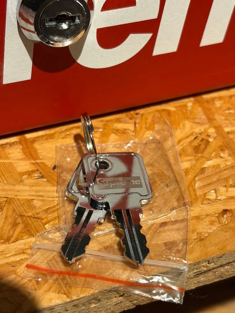 Supreme 17AW Lock Box 鍵付きボックス - メルカリ