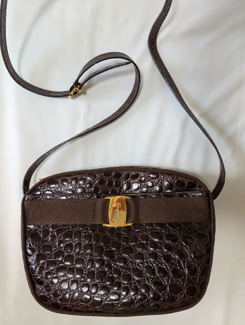 フェラガモ　ダークブラウン クロコダイル風 ショルダーバッグ 中古・古着通販】Salvatore Ferragamo (サルヴァトーレ フェラガモ