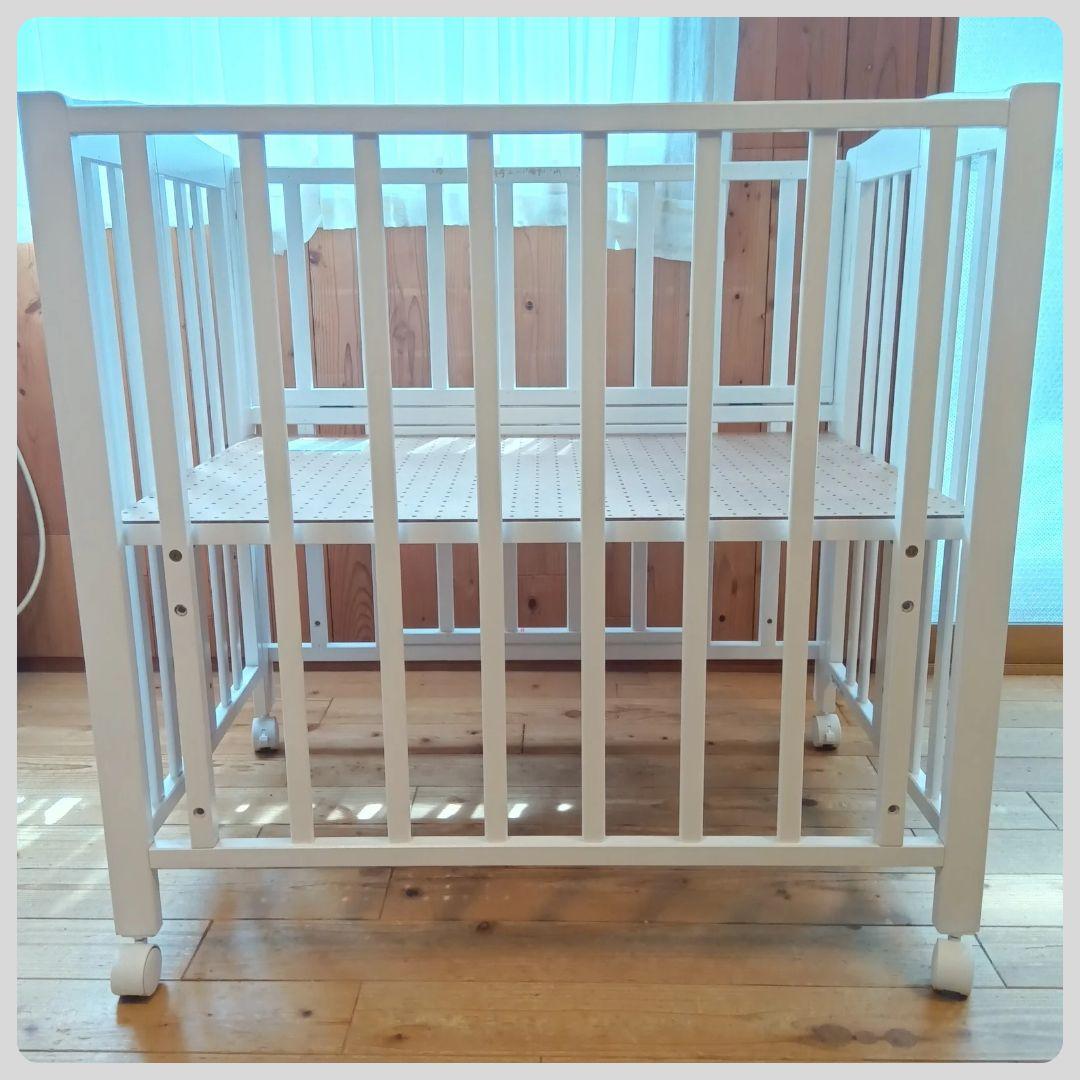 《送料無料》カトージ　ミニベビーベッド 折りたたみ　ホワイト⭐︎ ぴーこ