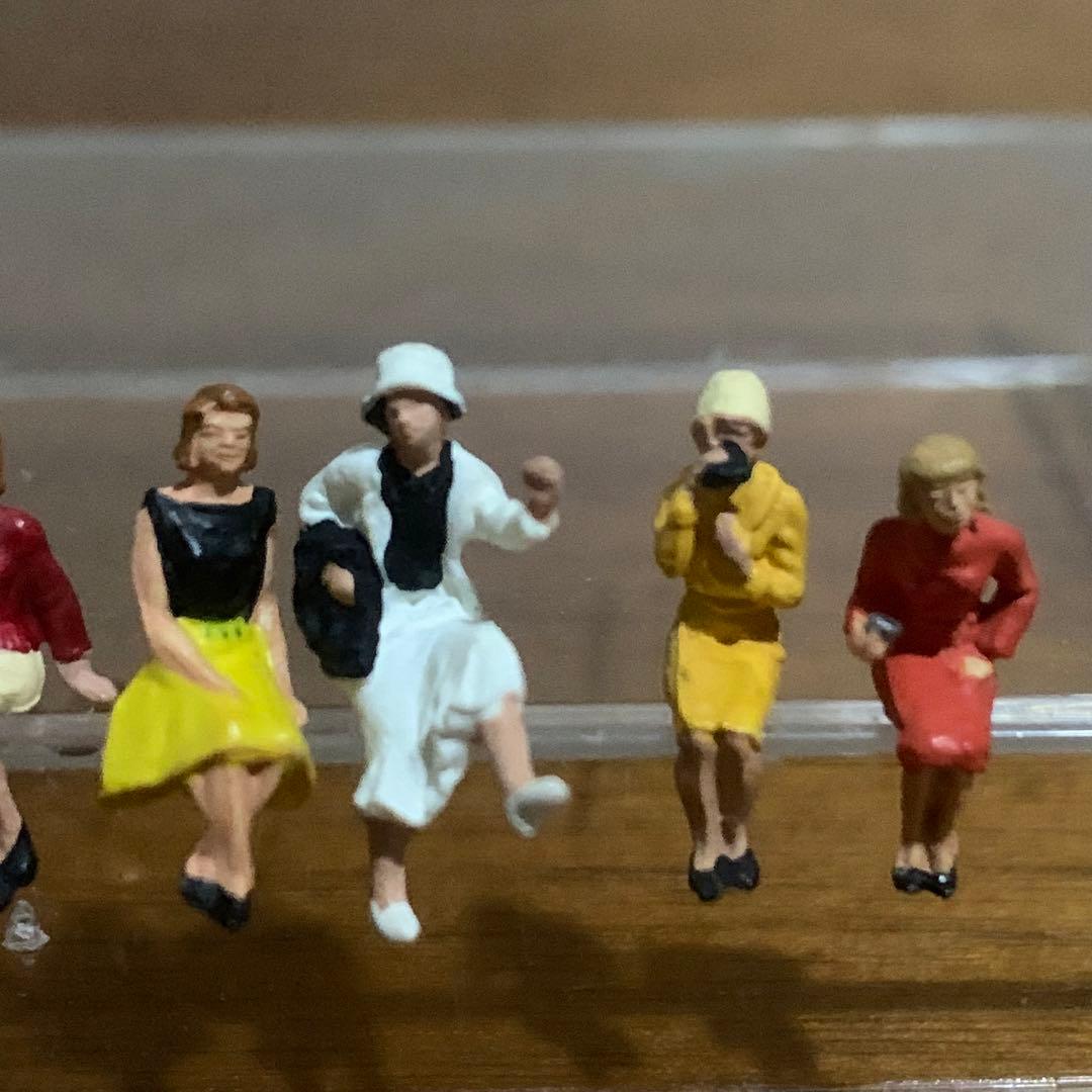 Preiser／プライザー □1/87 ミニチュア フィギュア 座ってる女性8人