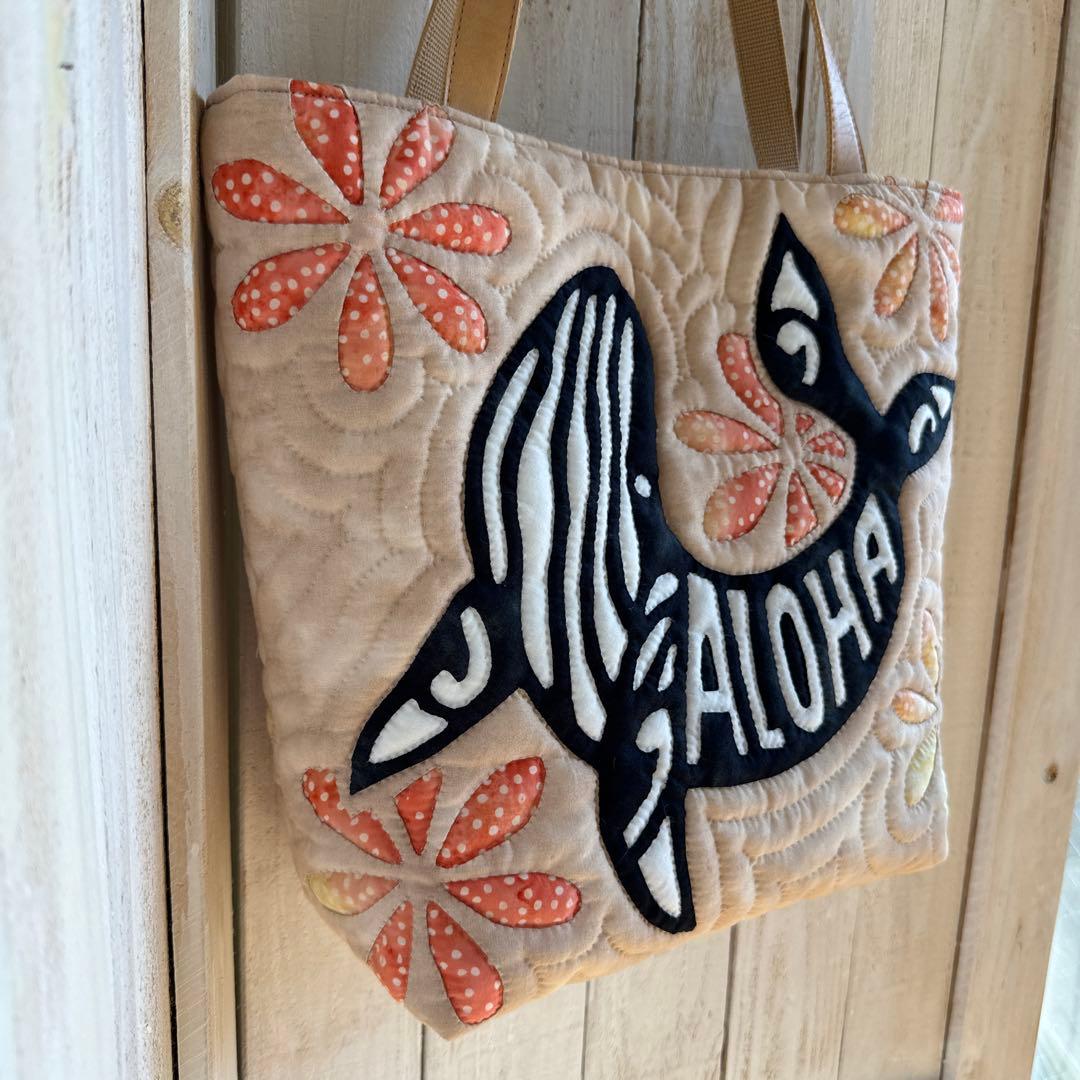 ハワイアンキルト♪ハンドメイドバッグ♪ALOHAクジラ - メルカリ