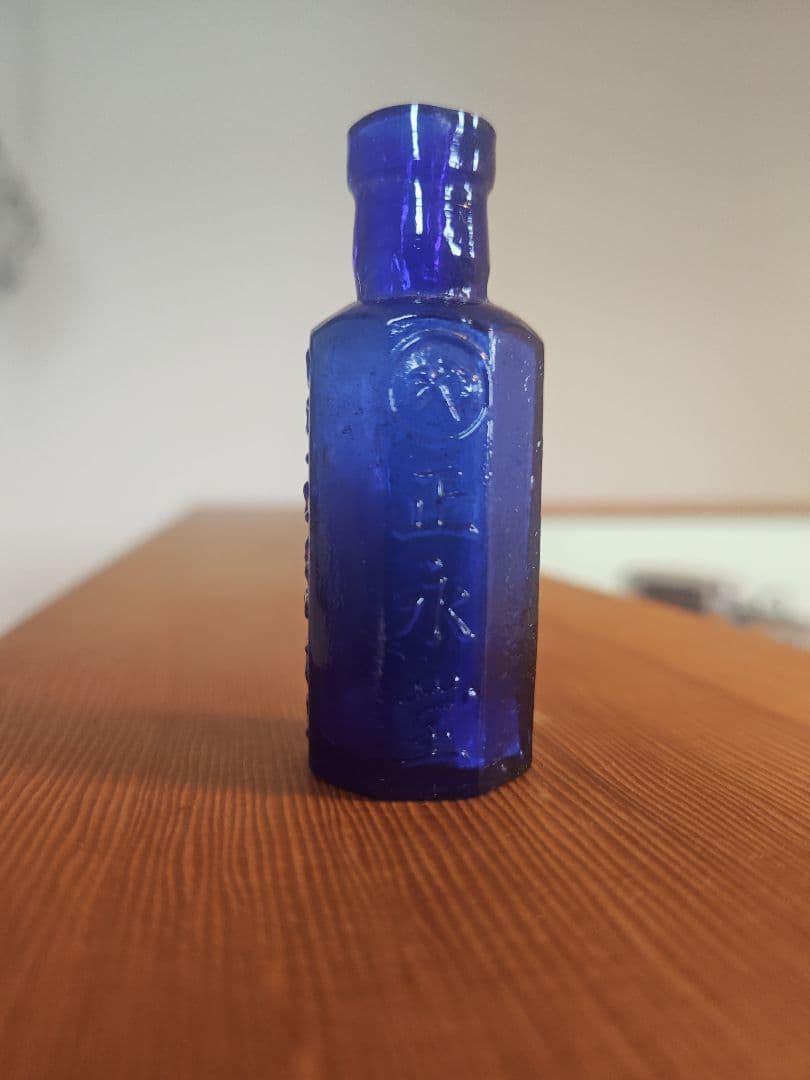 コバルトブルー 八角形ガラスボトル コバルトブルー 八角形ガラスボトル - montres-city.com