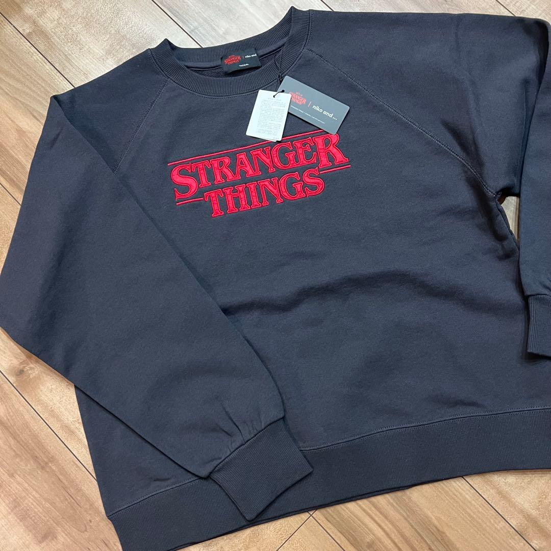 STRANGER THINGS】ニコアンド スウェット チャコール Mサイズ - メルカリ