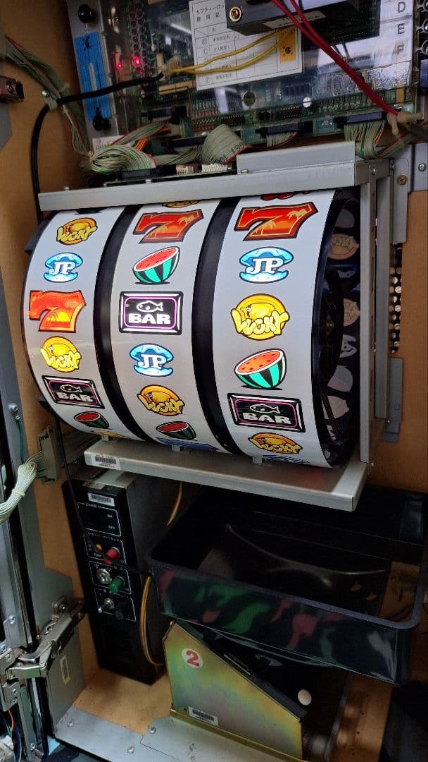 ヤマサ 海一番 パチスロ実機 ドアキー、設定キー、ボリューム付き。発