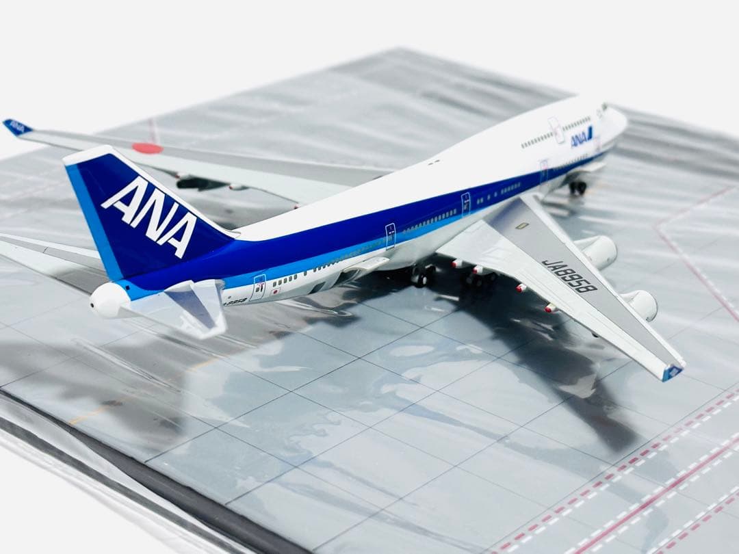 全日空商事 1/400 B747-400 エプロンジオラマNHG40072