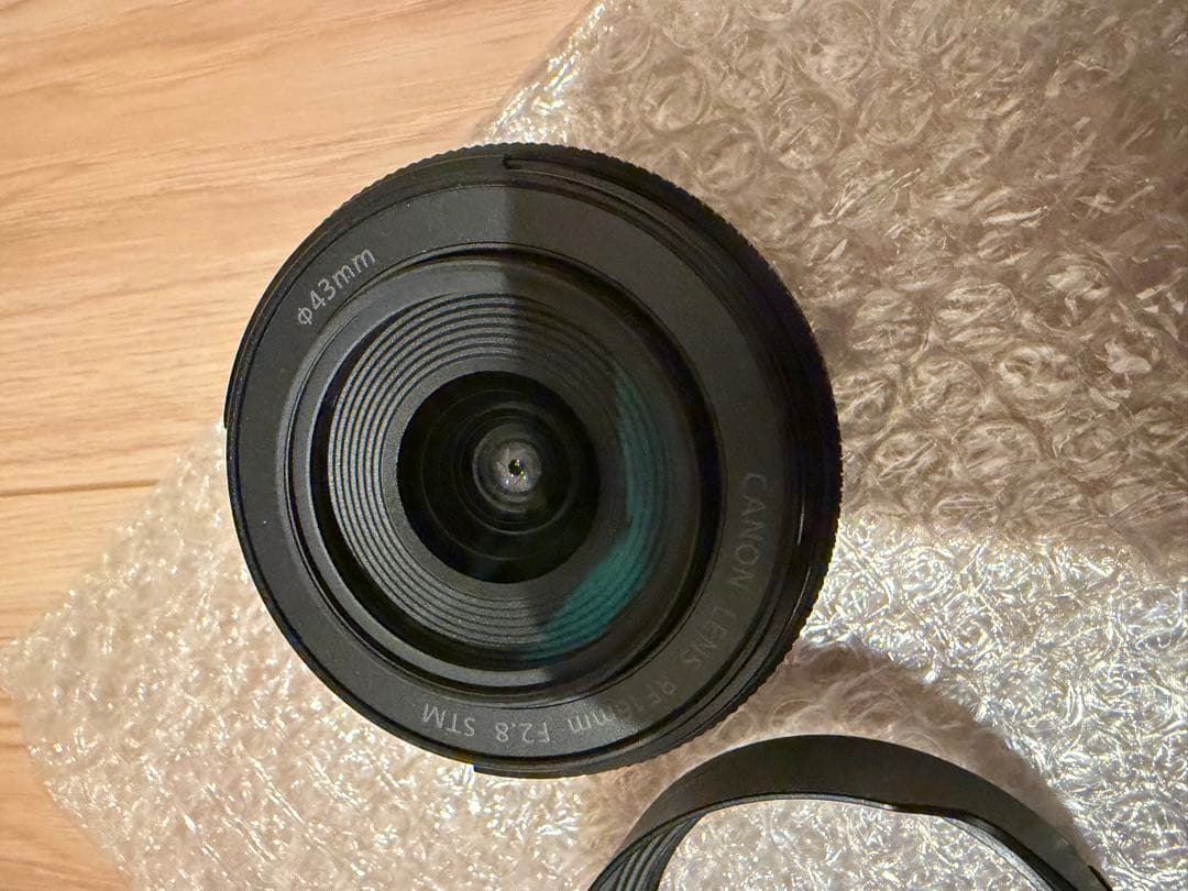 極上品【純正フード＋プロテクター付きCanon RF16mm F2.8 STM】