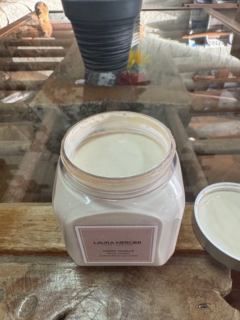 ボディクリーム アンバーバニラ ローラメルシエ 300g - メルカリ