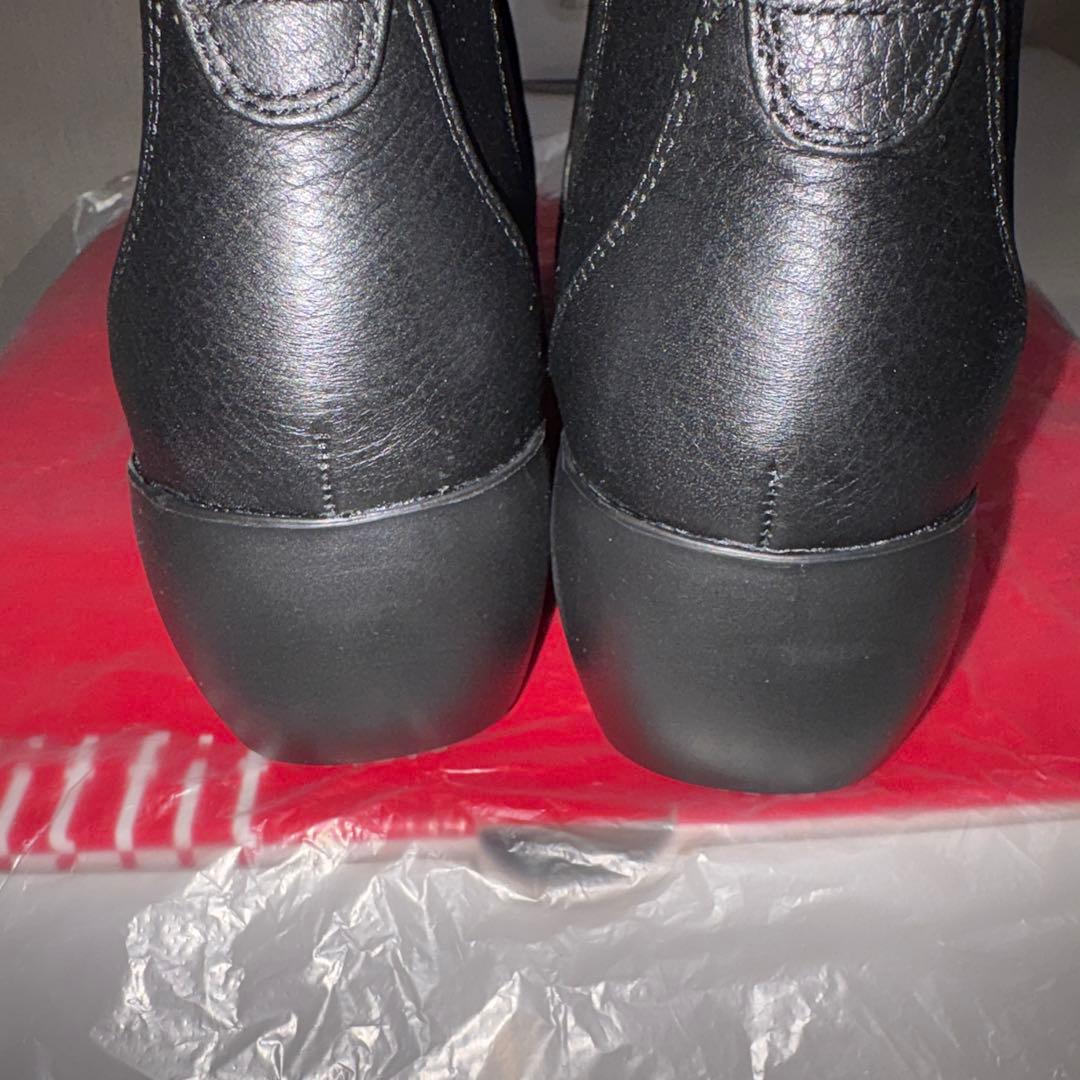 《お値引きしました》 新品！fitfit サイドゴアブーツ　24.5cm