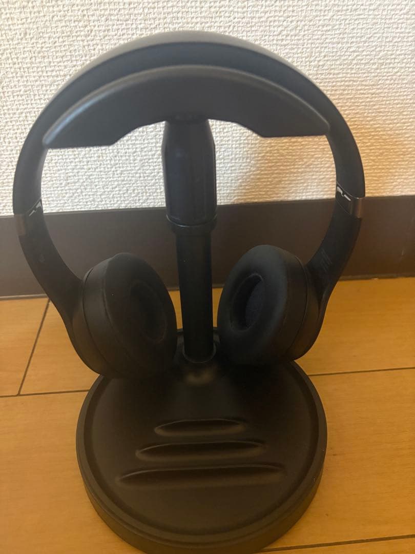 Beats Solo 4 ブラック ワイヤレスヘッドホン スタンド付き Beats Solo 4 - オンイヤーワイヤレスヘッドフォン - マットブラック