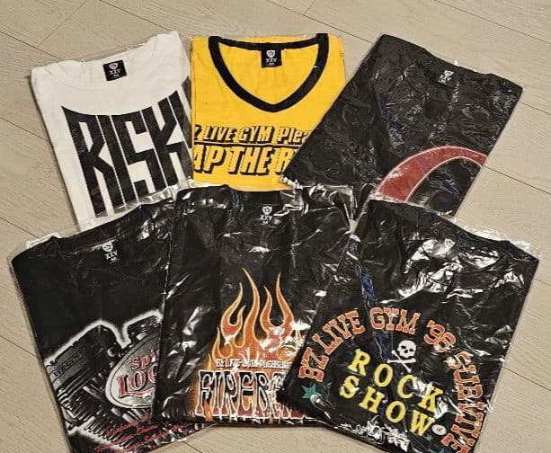 新品未使用】B'z歴代ツアーTシャツ他 SET - メルカリ