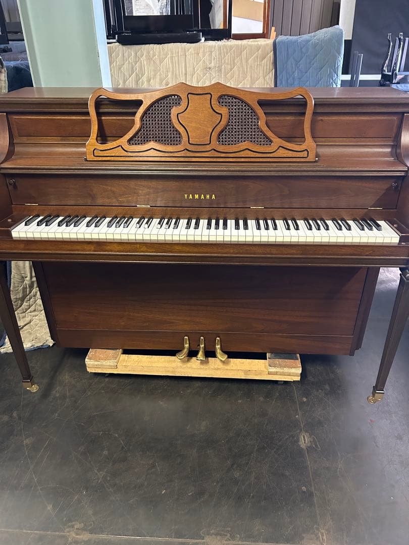 Yamaha アップライトピアノ 装飾付き Yamaha アップライトピアノ 装飾付き Yamaha アップライトピアノ 装飾