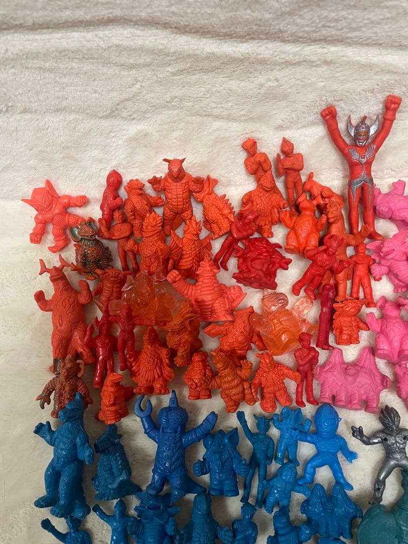 当時物のウルトラマン消しピンです。 全く知識がない為まとめ売りに