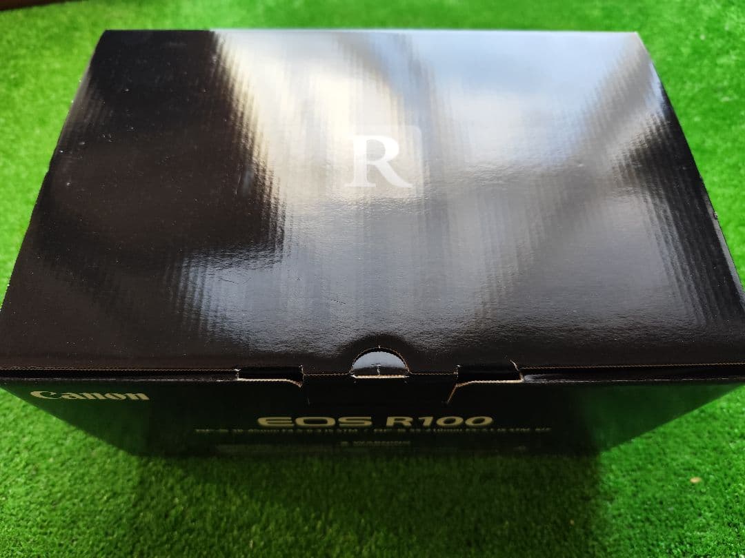 新品未使用　キヤノン　EOS R100 ダブルズームキット EOS R100・ダブルズームキット：通販 | ミラーレスカメラ - キヤノン