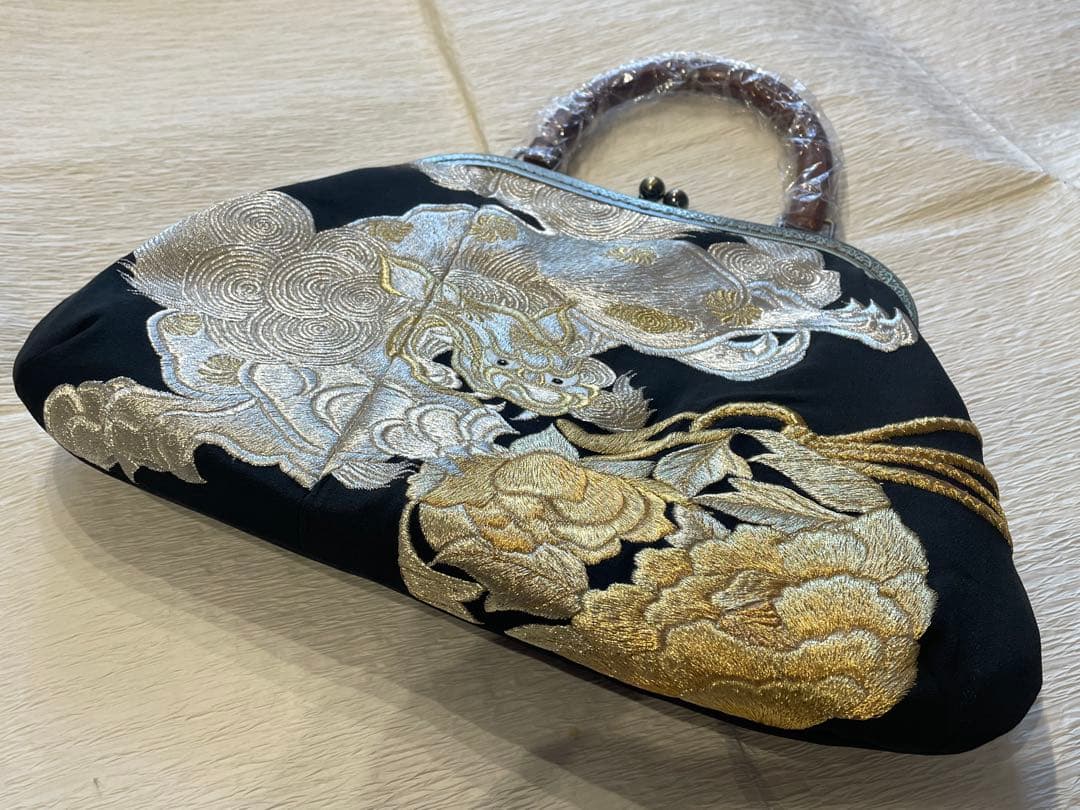 古布リメイクがま口バッグ 留袖 唐獅子 刺繍 - メルカリ