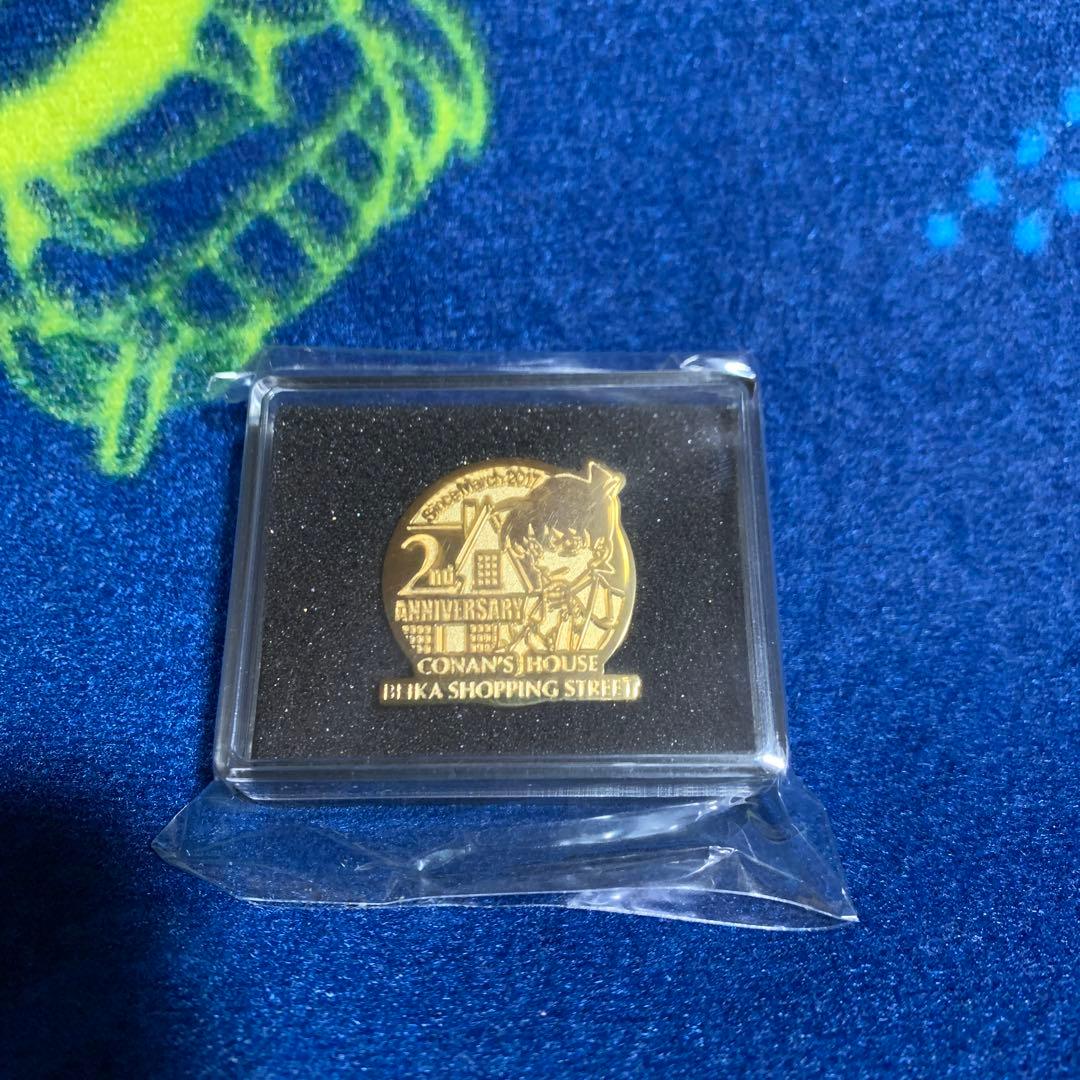 名探偵コナン 米花商店街 2周年 ピンバッジ 工藤新一 - メルカリ