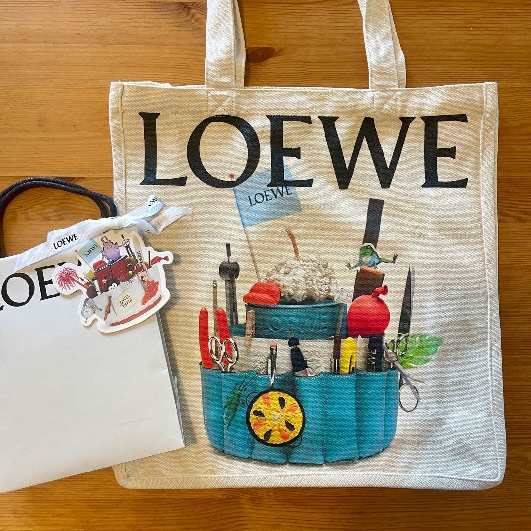 【非売品】ロエベ展　ノベルティ　トートバッグ　ジブリ　青 ロエベ×スタジオジブリの第3弾は、クラフトマンシップ溢れる『ハウルの