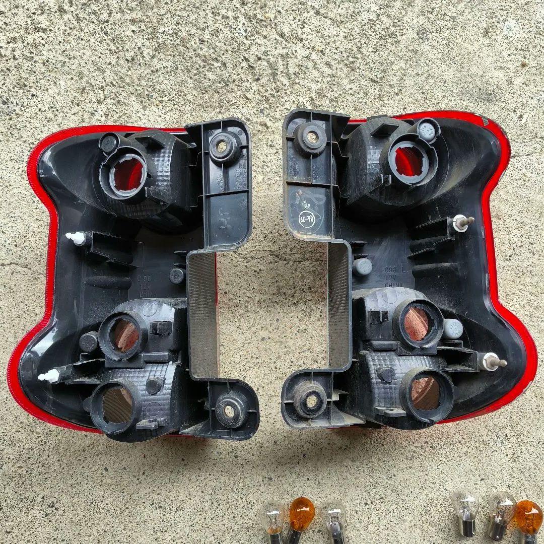 日産 NV200 バネット バン 左右 テールランプ 2個セット バルブ付き