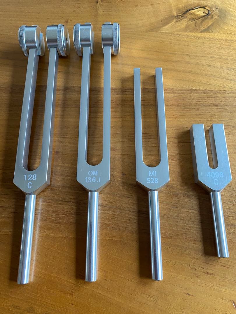 新品 音叉 128 136.1 528 4096hz チューナー セット - メルカリ