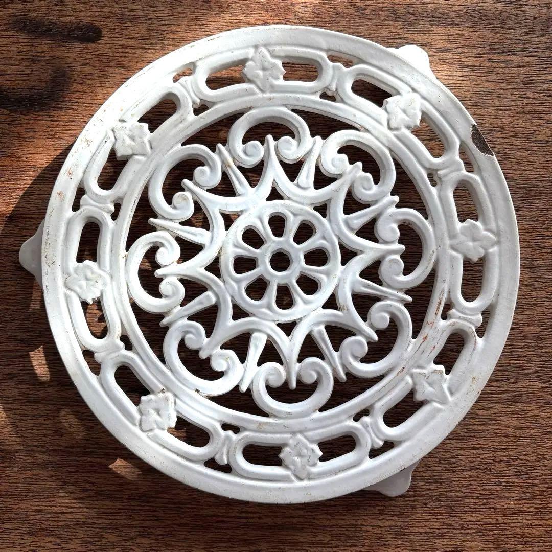 フランスアンティーク トリベットDECOTEC 白い鋳物の鍋敷 フランスアンティーク トリベットDECOTEC 白い鋳物の鍋敷 フランス