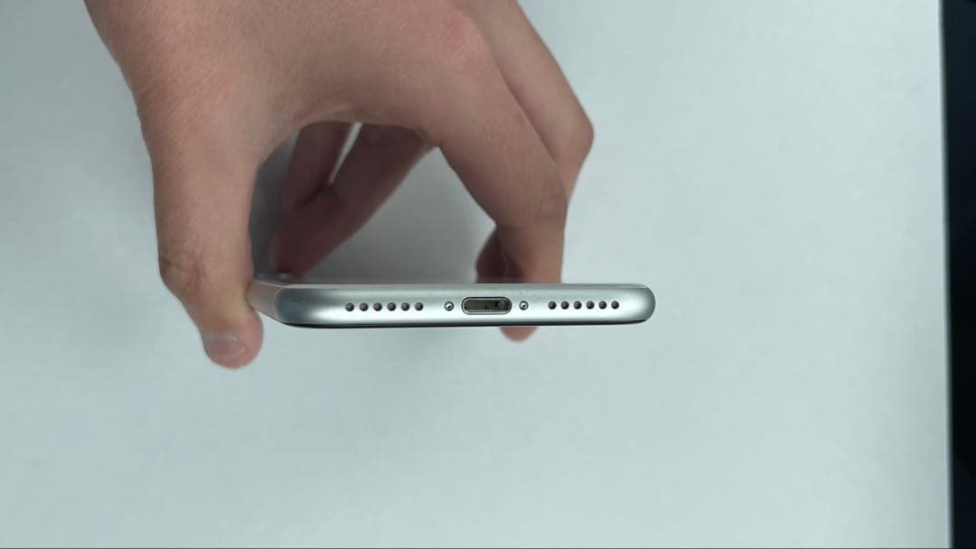 ⭐︎早い者勝ち・美品⭐︎ iPhoneSE2 （第2世代）64GBsimフリー ①