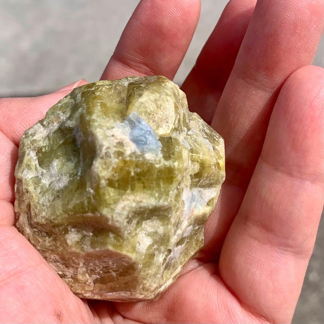 M*I様 ウルトラレア ！イエロー べスビアナイト巨大結晶