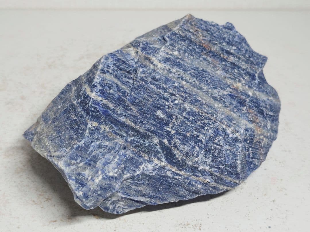 ソーダライト 1.3kg ラピスラズリ 原石 鑑賞石 自然石 鉱物 誕生石 水石