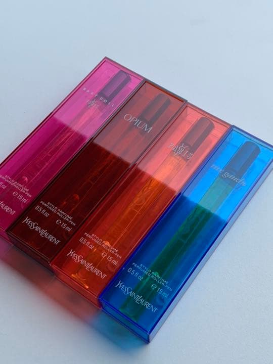 お値下げ　イヴサンローラン　YSL  パフュームローラーペン　4本　激レア品 YSLの新フレグランスは「ブラック OP」を再解釈 甘みのあるマシュマロ