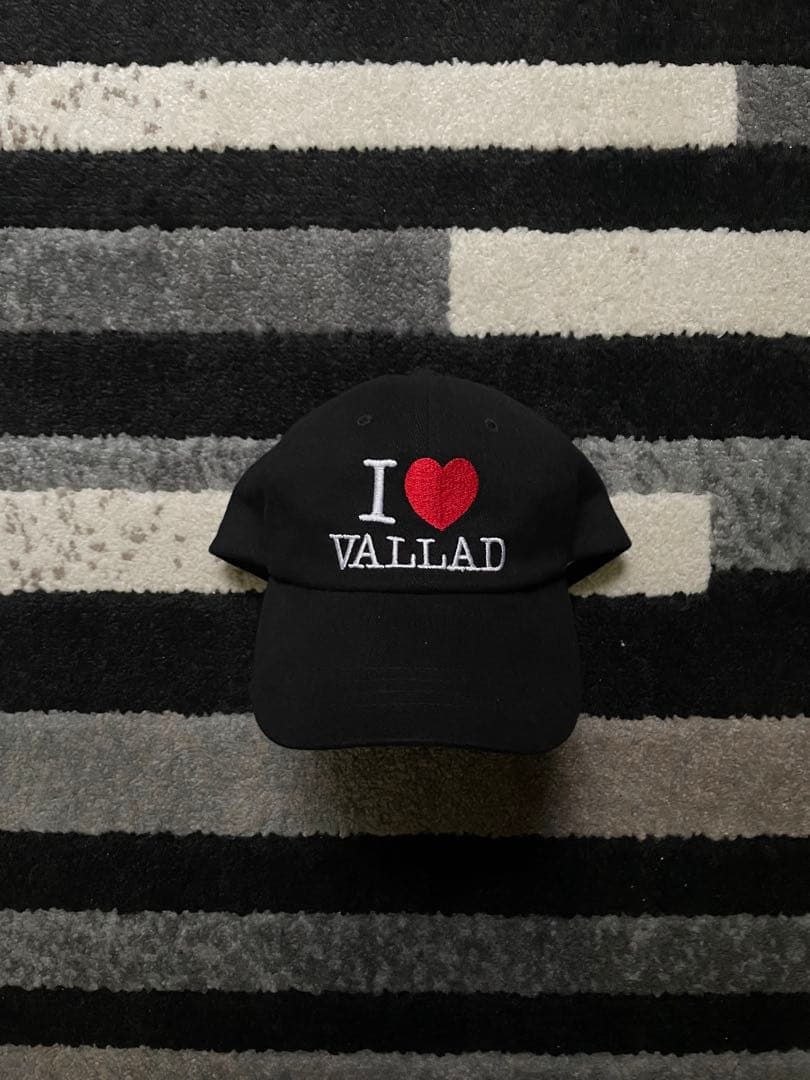 帽子 VALLAD I LOVE VALLAD CAP I LOVE VALLAD CAP キャップ IO kohjiya 着用モデル① - メルカリ